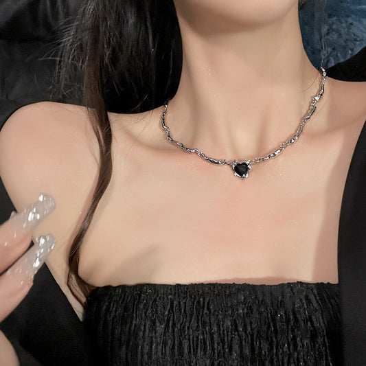 Black Peach Heart Clavicle Chain Necklace for Women