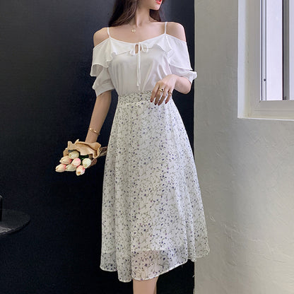 Vestido camisero estampado con hombros descubiertos y cintura