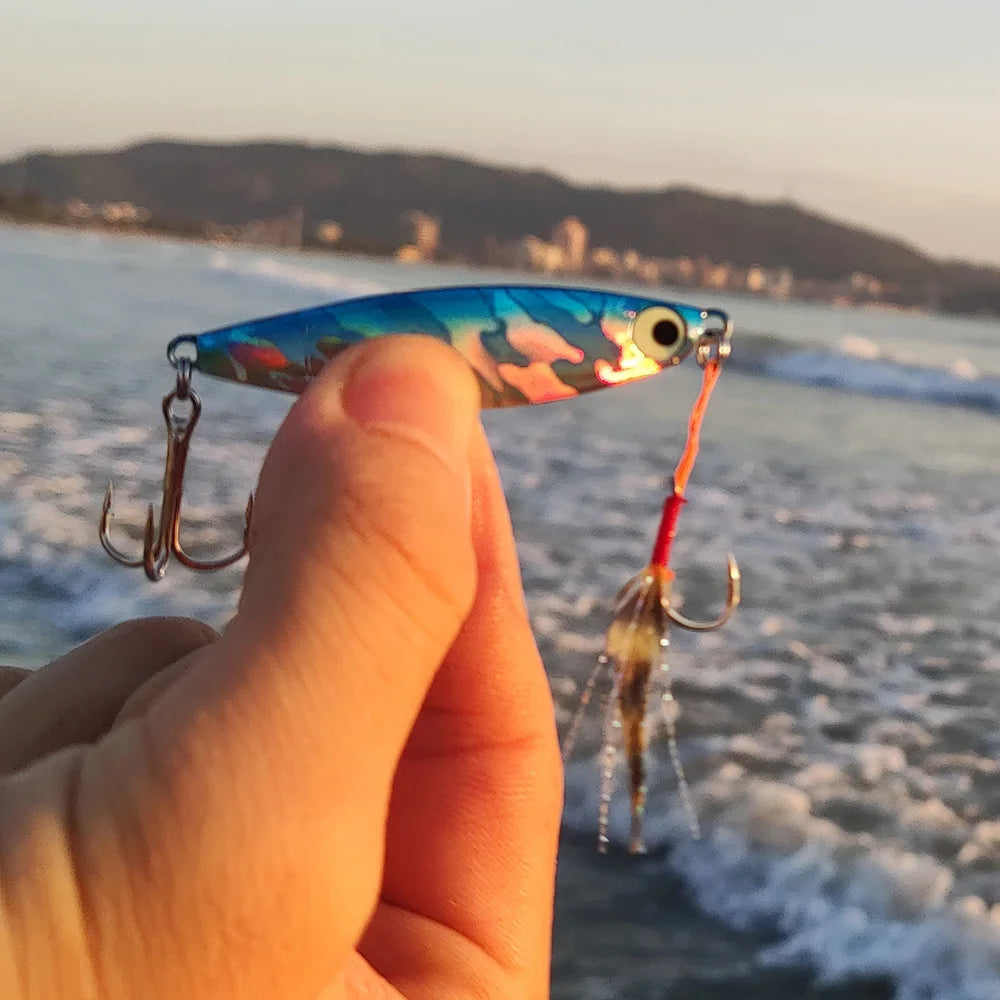 Fishing Lures Metal Jig Spinning Spoon Feather Carbon Hook Hard Artificial Bait Luminous Eye Sinking Casting Bass Tackle Pesca