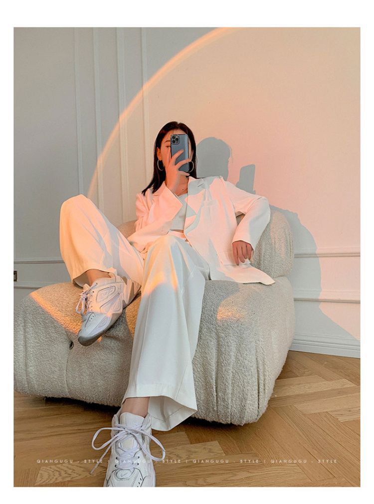 Spring Tops 2026 Internet Celebrity Trendy White Blazer High-End Design New Black Niche Jacket for Women