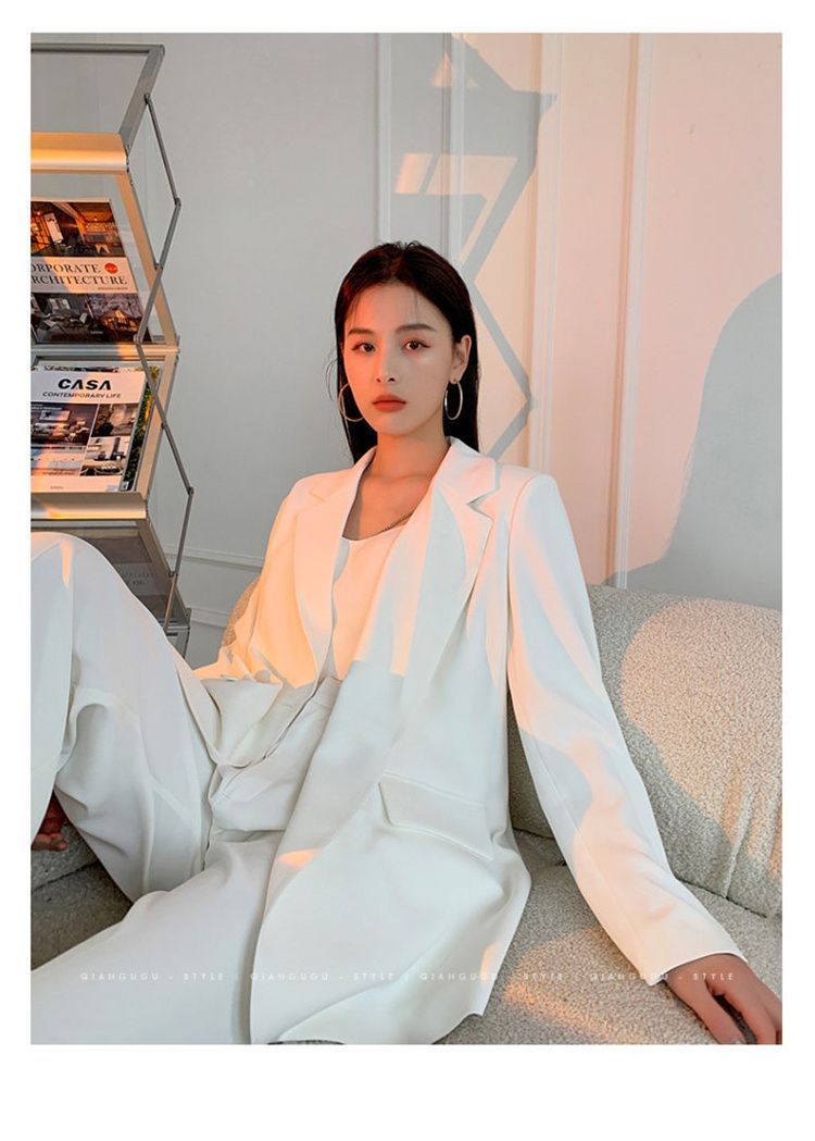 Spring Tops 2026 Internet Celebrity Trendy White Blazer High-End Design New Black Niche Jacket for Women