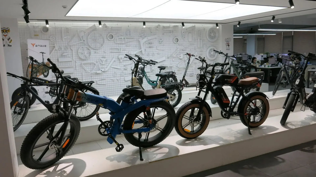 26-inch fashionable E-Bike, 600W brushless motor 48V-10.4ah lithium battery electric moped, adult electric bicycle