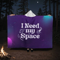 Necesito Mi Espacio – Manta con capucha de forro polar Sherpa