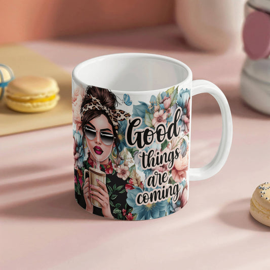 Se acercan cosas buenas – Taza de cerámica