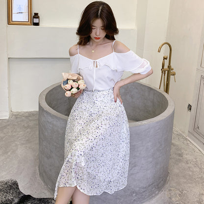 Vestido camisero estampado con hombros descubiertos y cintura
